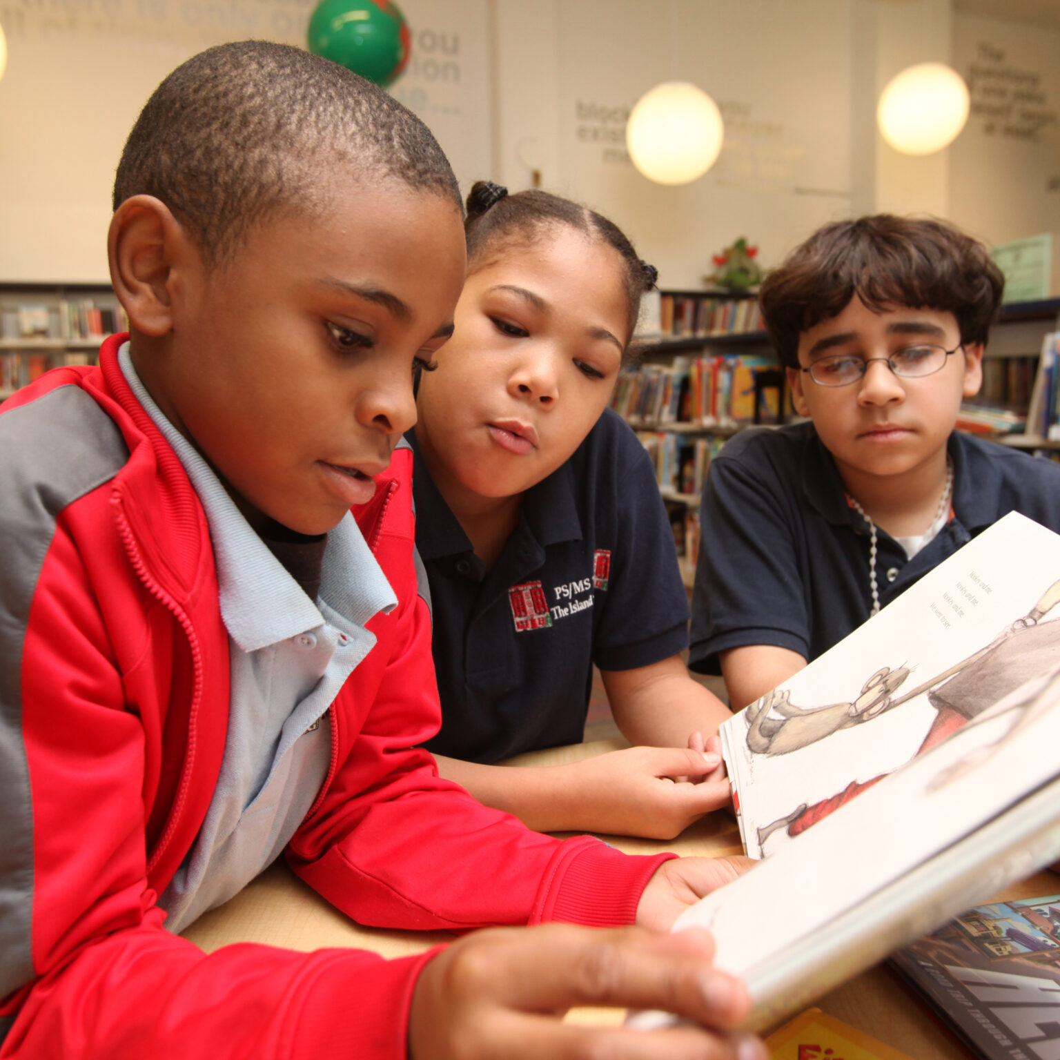 Young kids sharing books